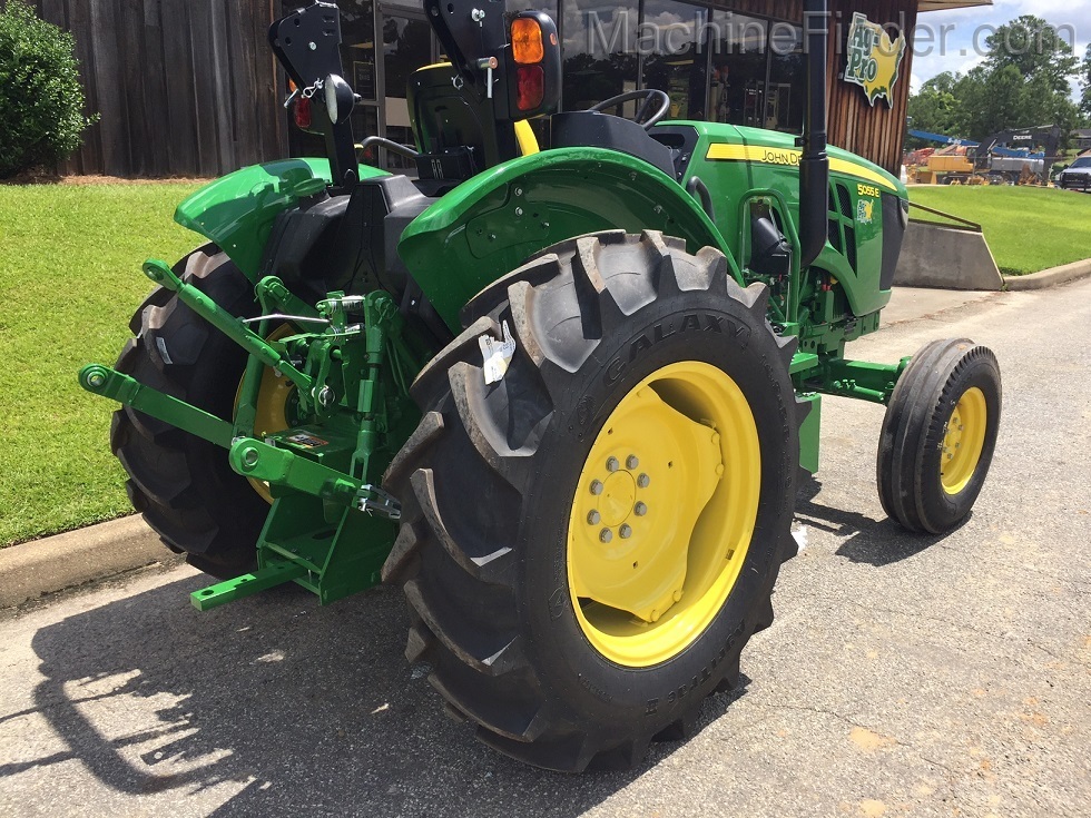 2020 John Deere 5055E Image 2