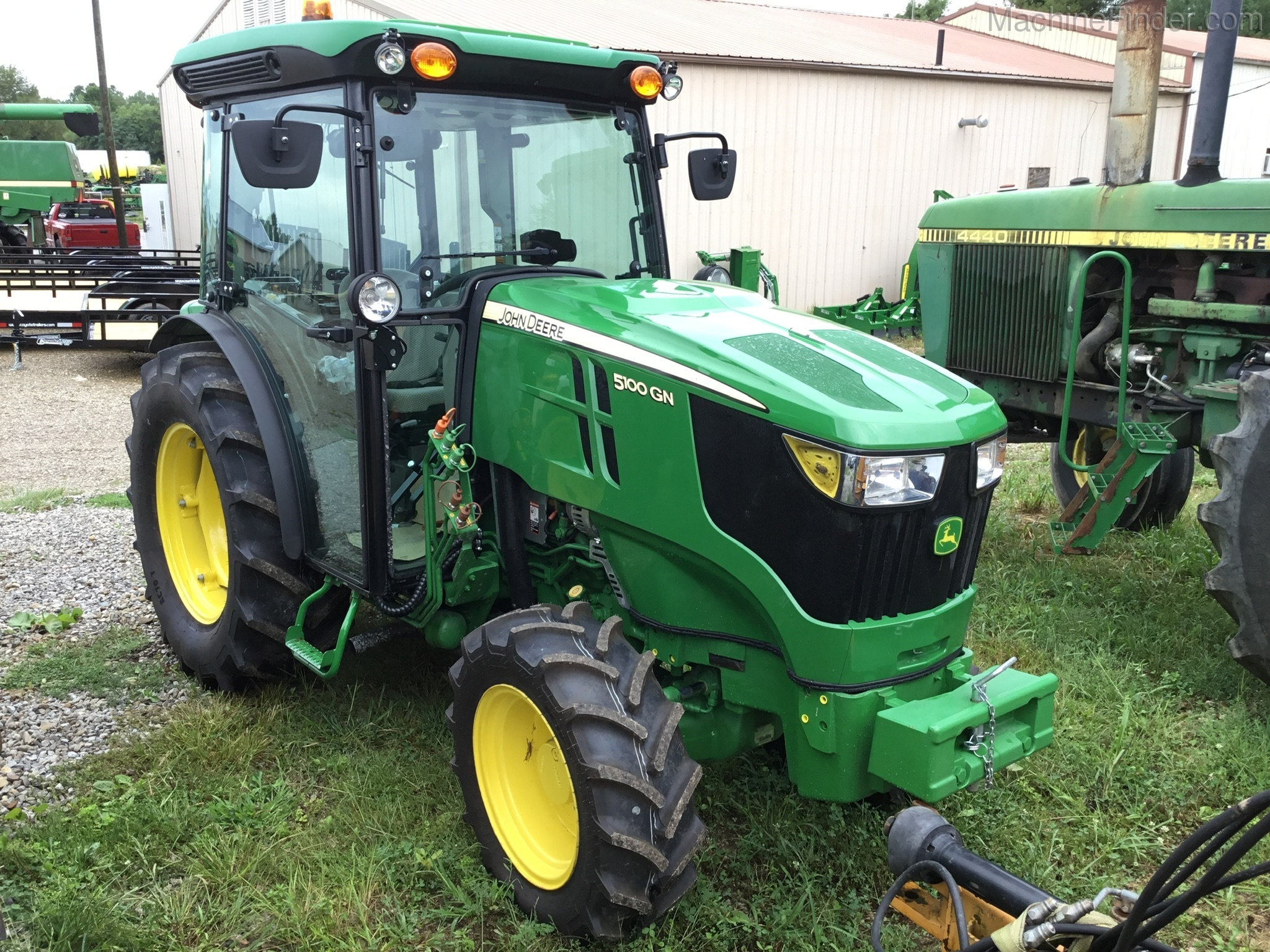 2017 John Deere 5100GN Image 1