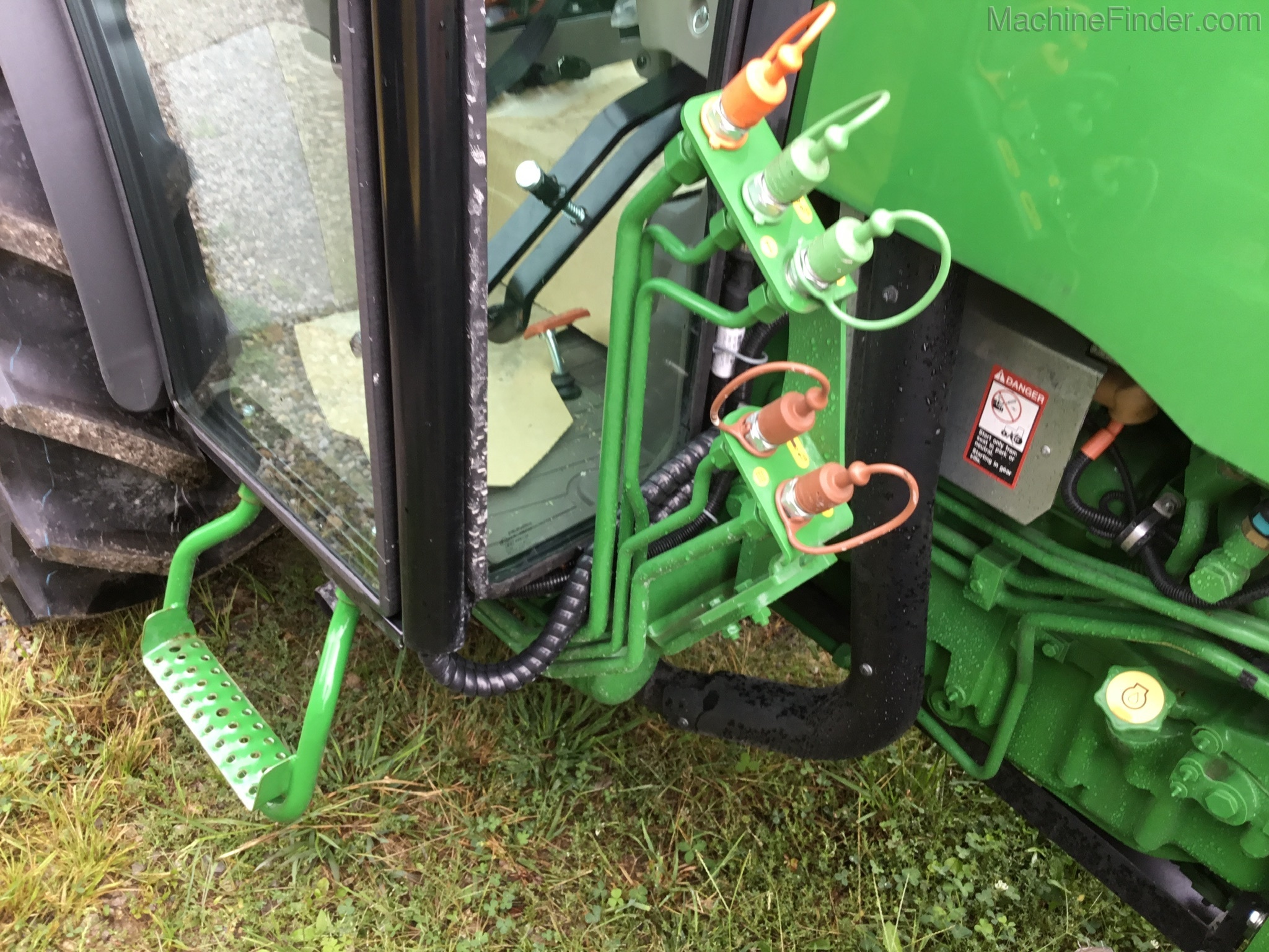 2017 John Deere 5100GN Image 5