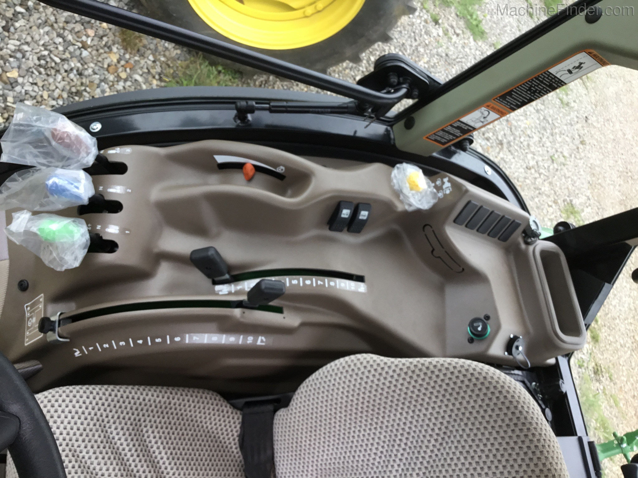 2017 John Deere 5100GN Image 9