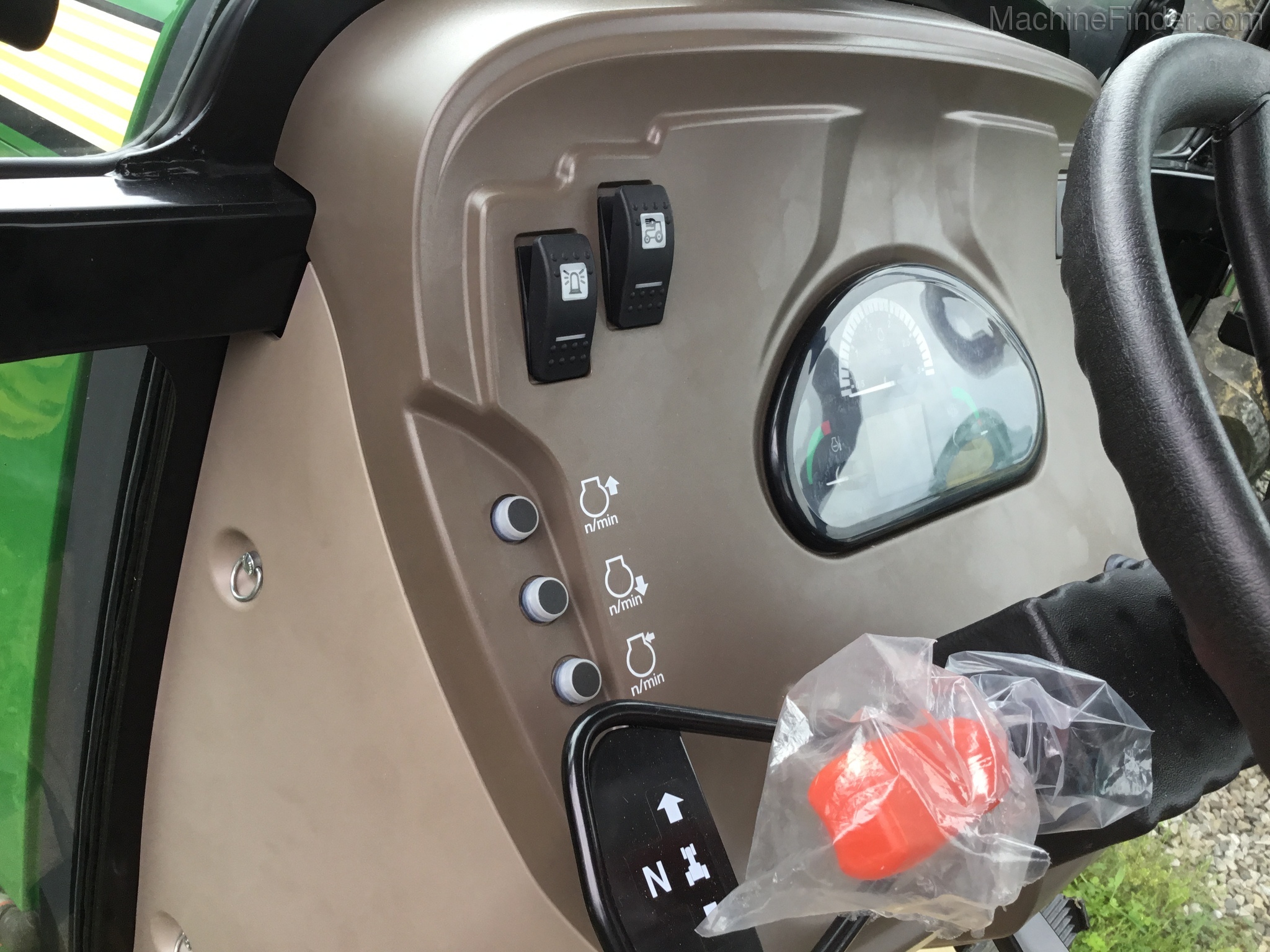 2017 John Deere 5100GN Image 10