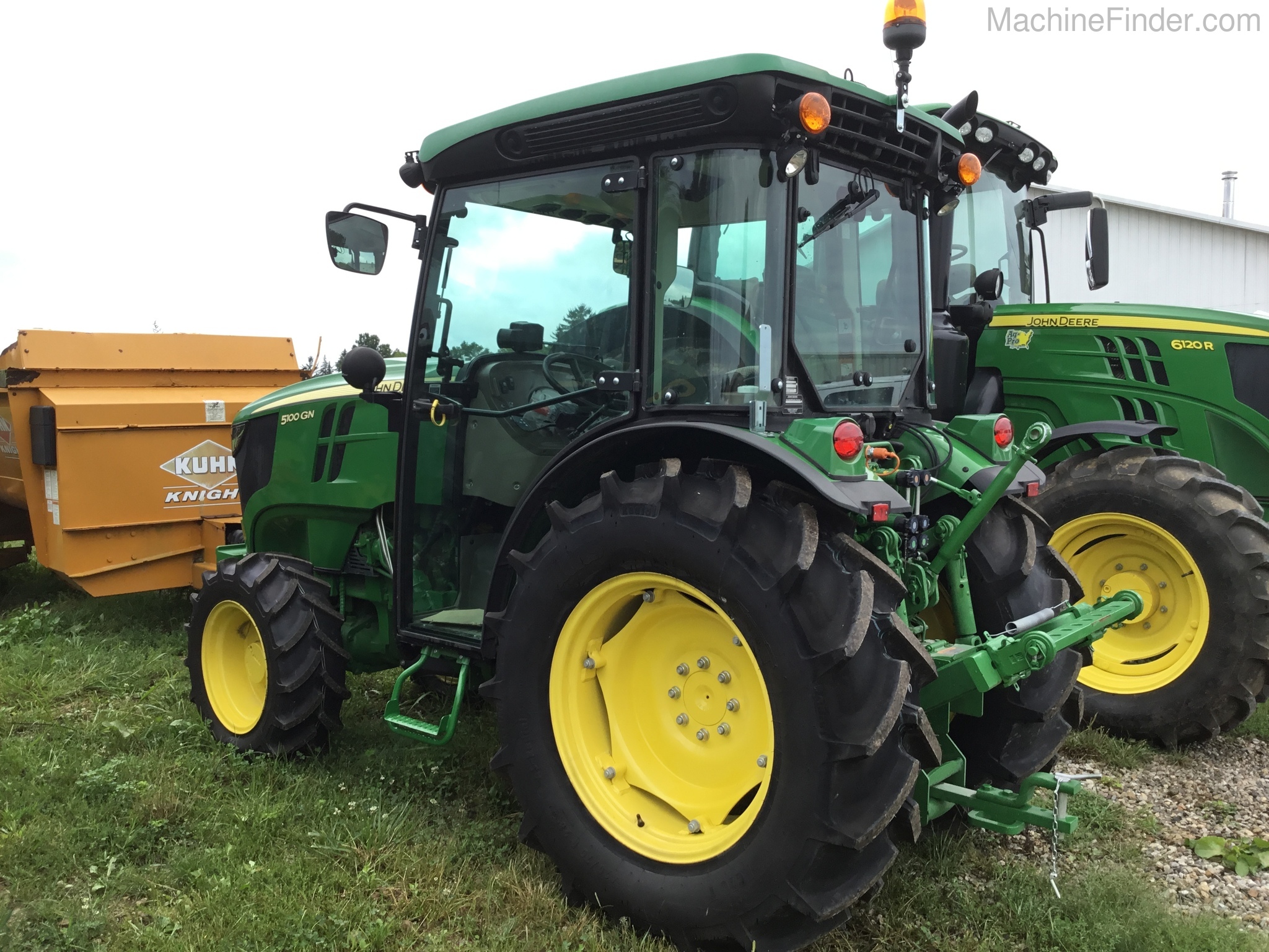 2017 John Deere 5100GN Image 2