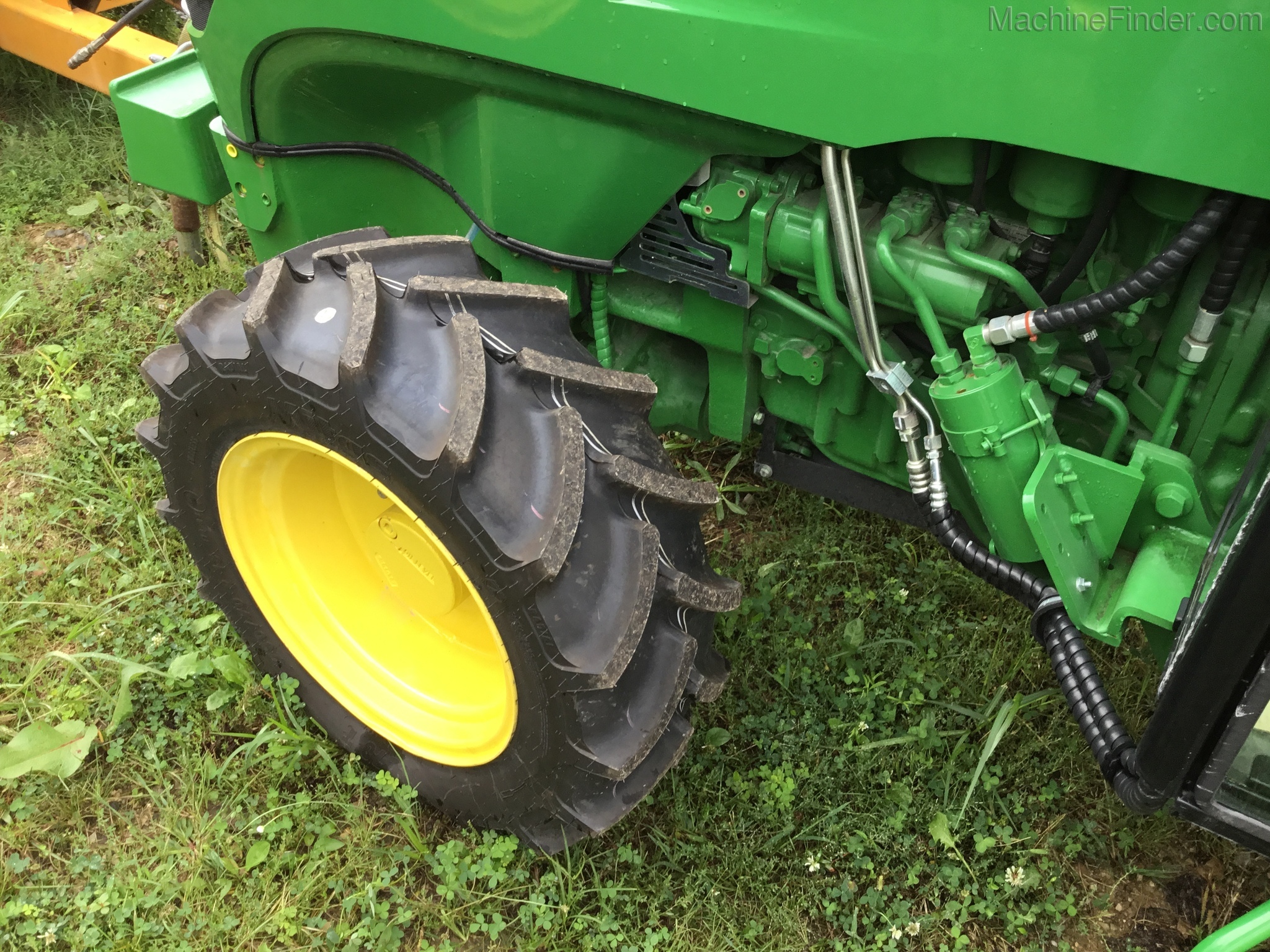 2017 John Deere 5100GN Image 12
