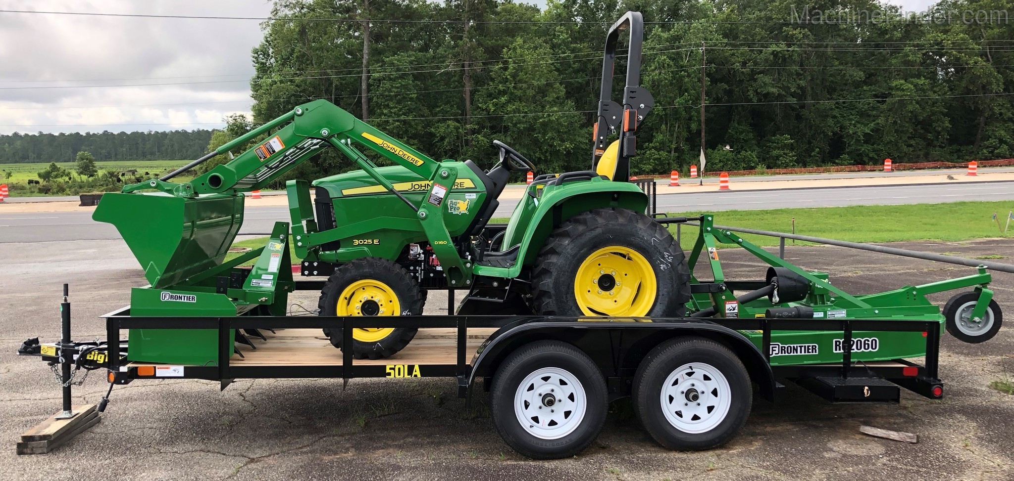 2021 John Deere 3025E Image 2