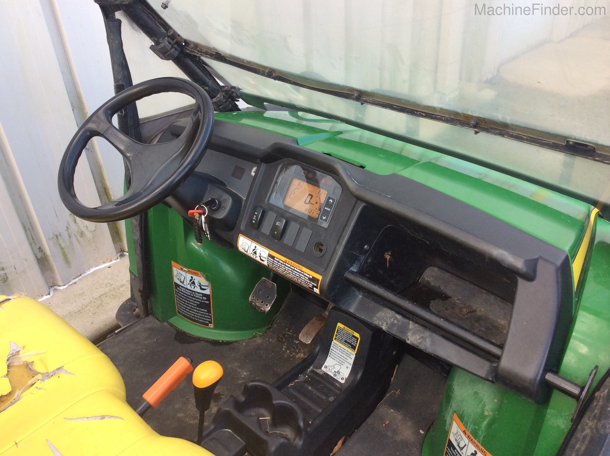 2014 John Deere XUV 855D GREEN Image 11