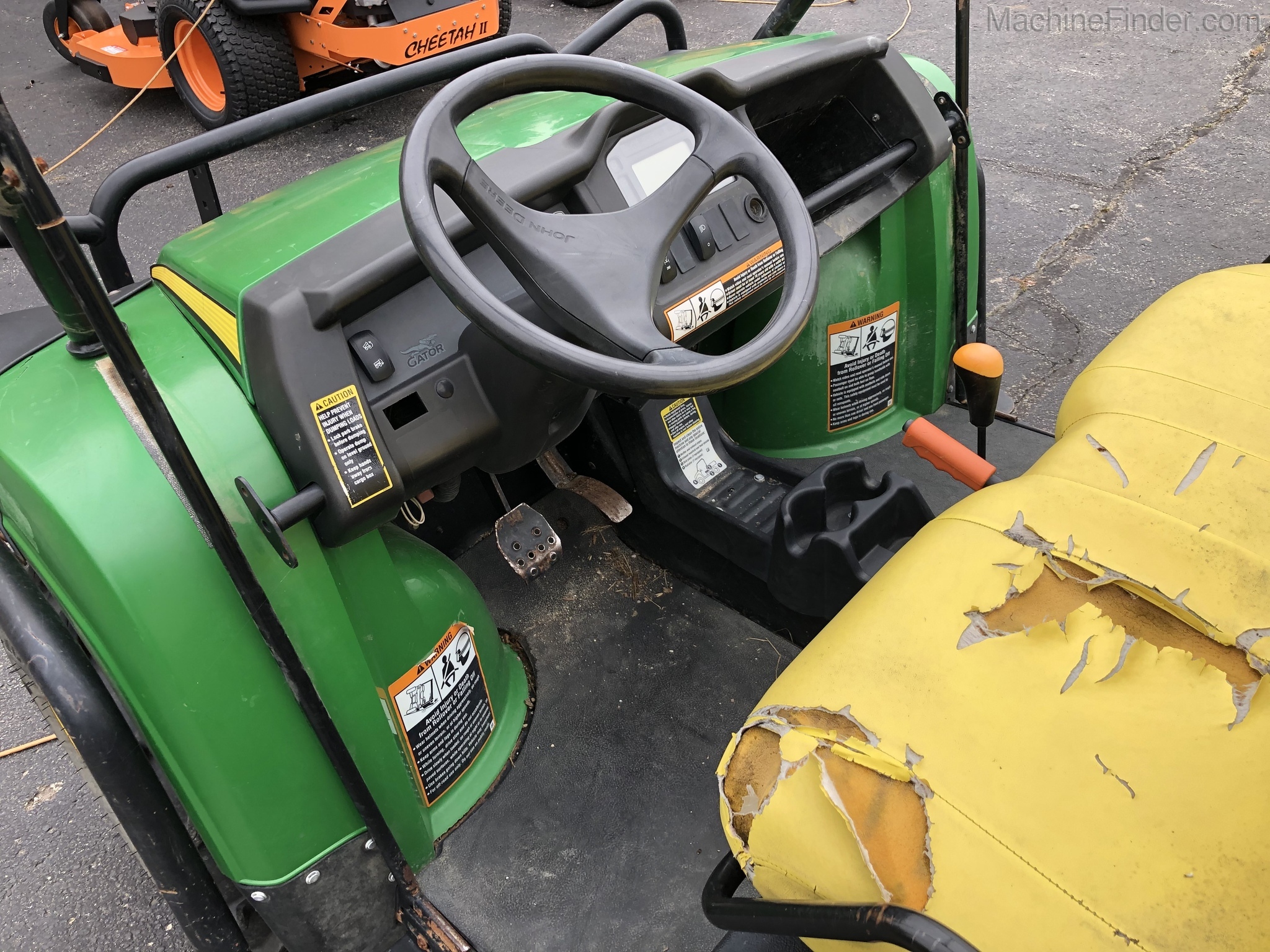 2014 John Deere XUV 855D GREEN Image 13