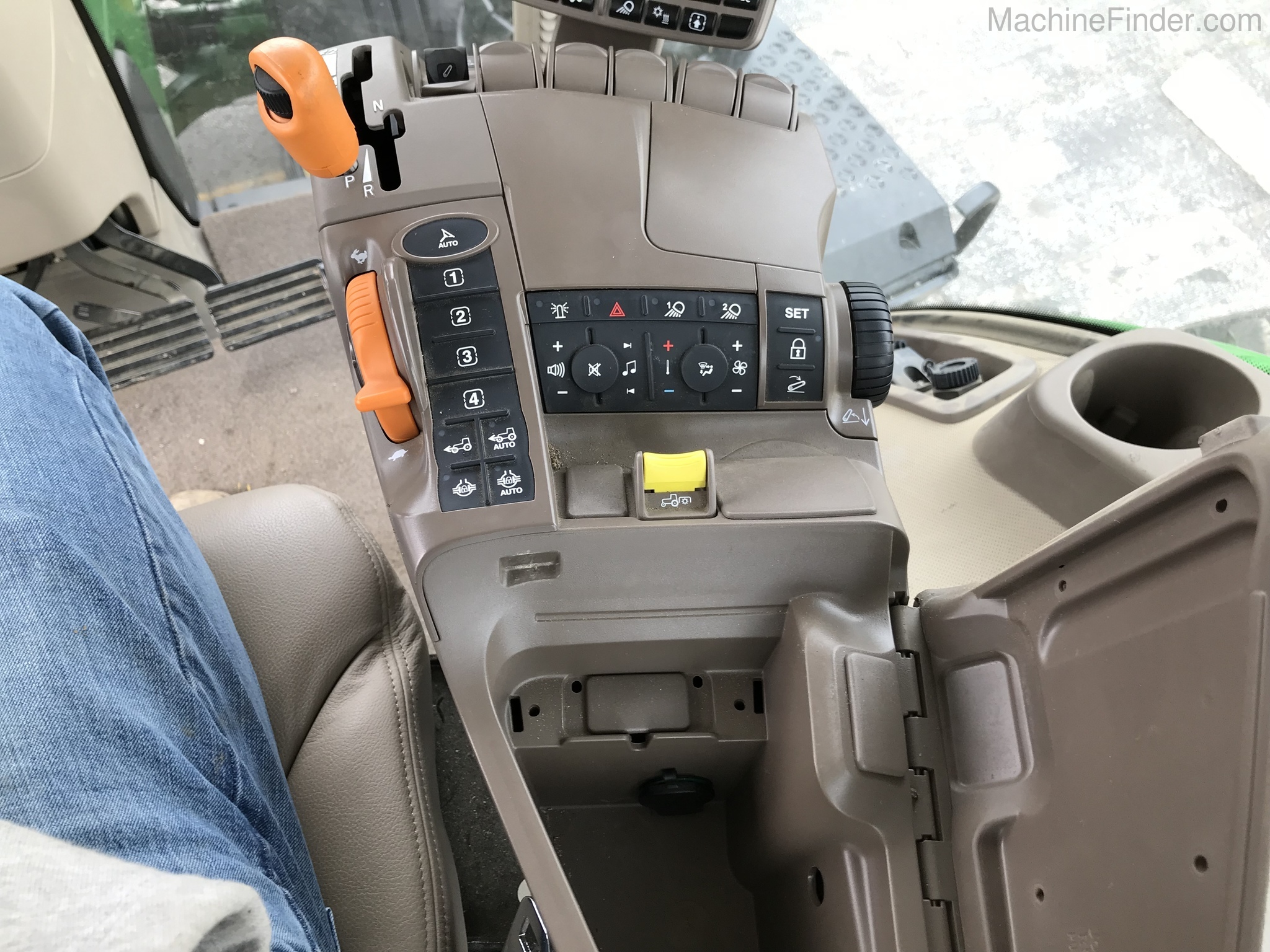 2019 John Deere 8320R Image 36