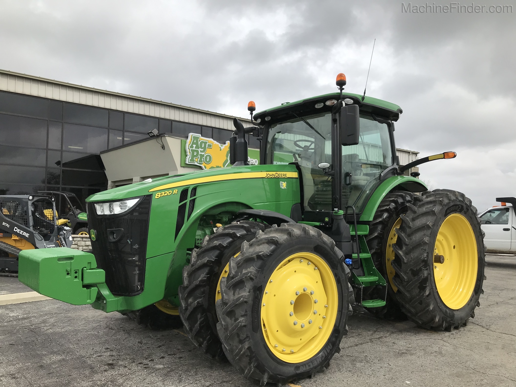 2019 John Deere 8320R Image 1