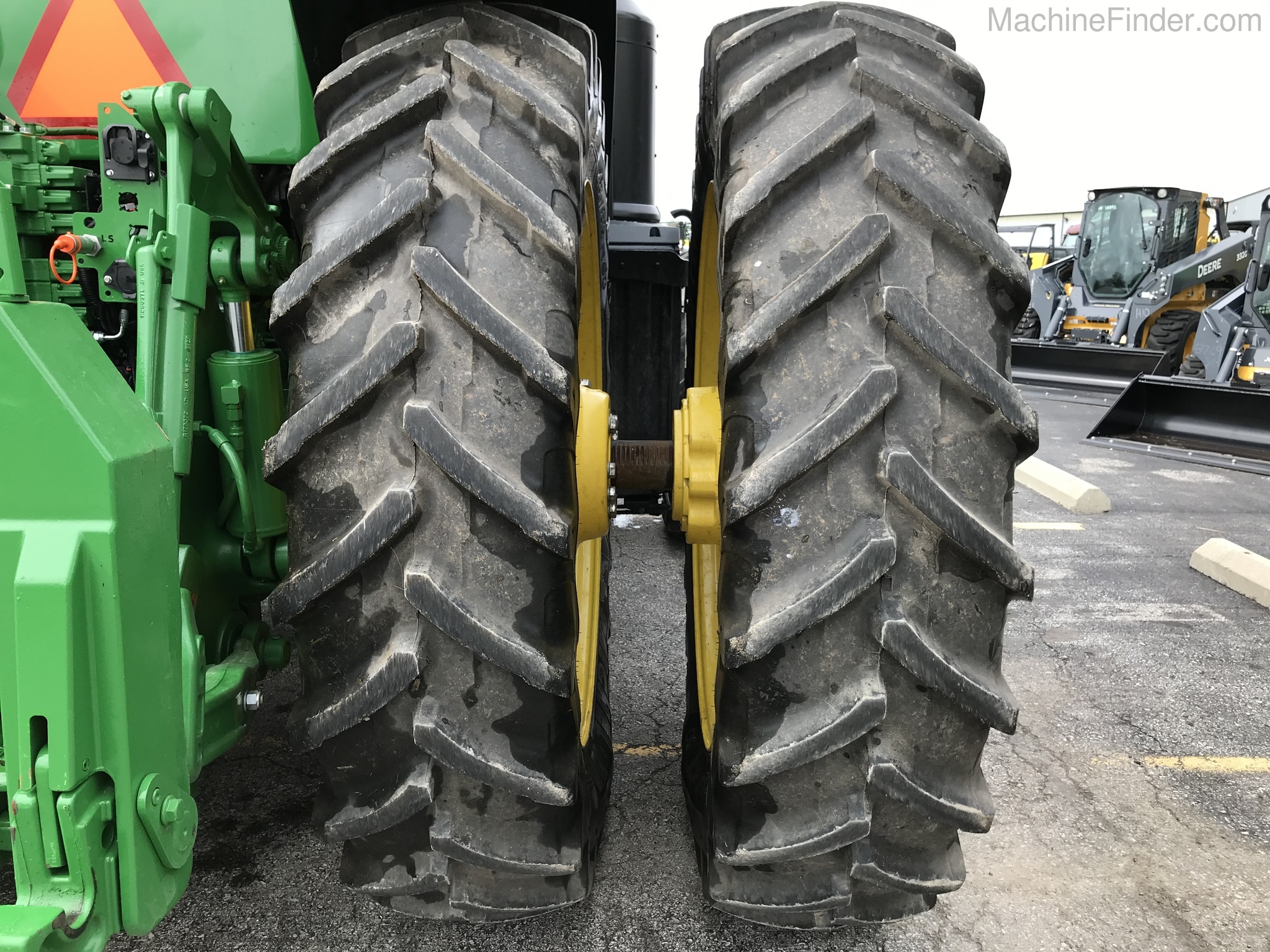 2019 John Deere 8320R Image 13
