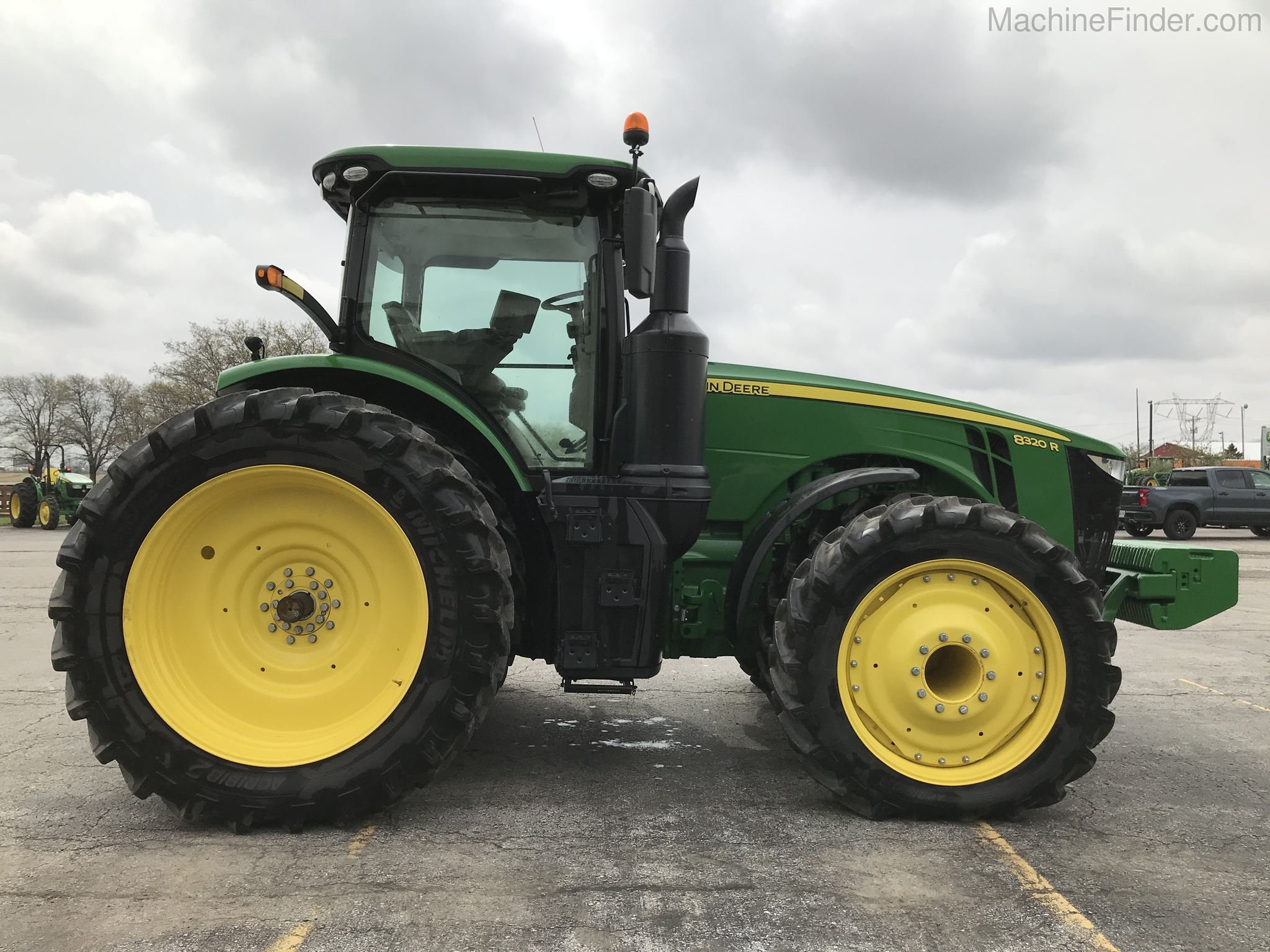 2019 John Deere 8320R Image 7