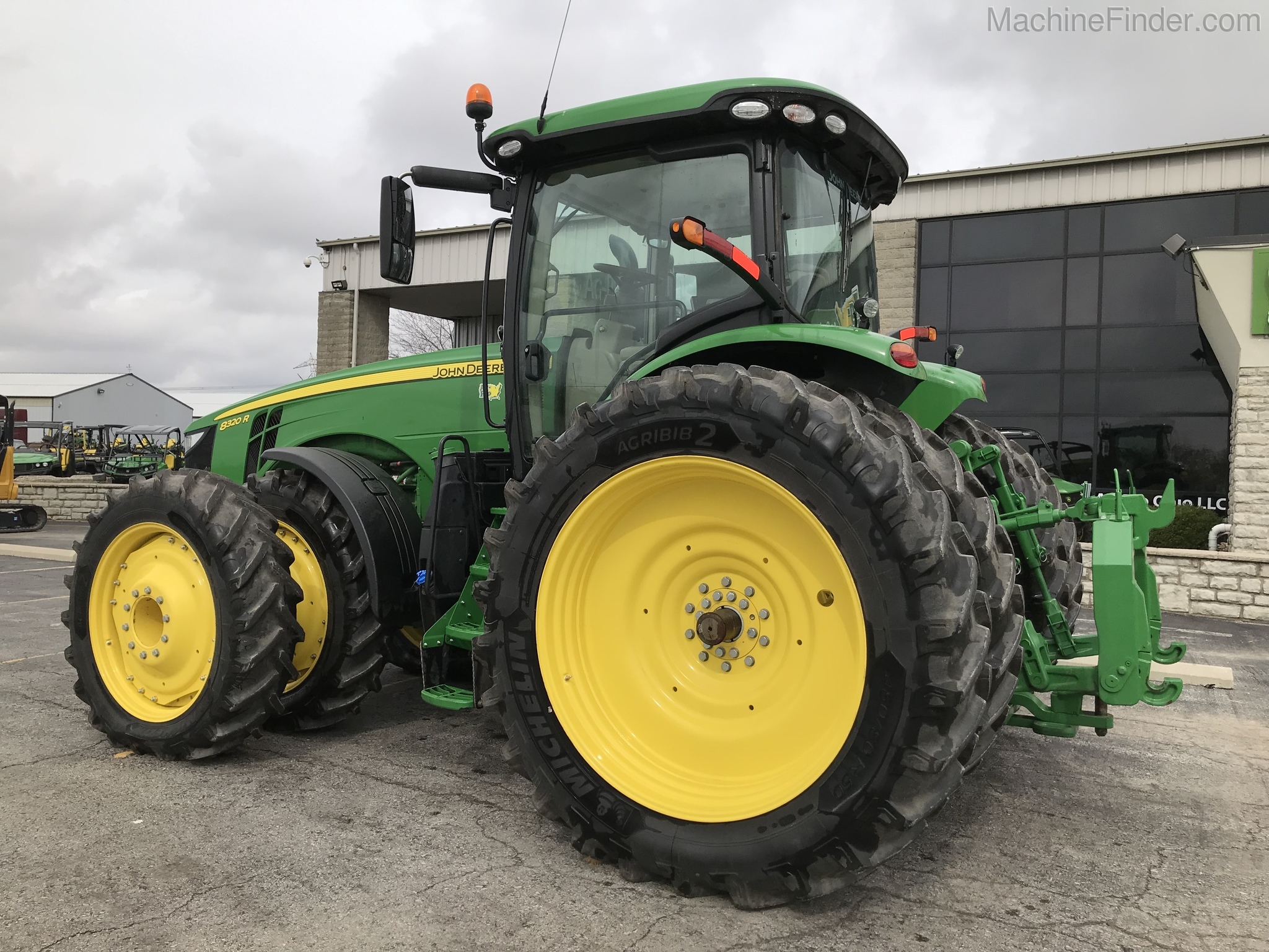 2019 John Deere 8320R Image 3