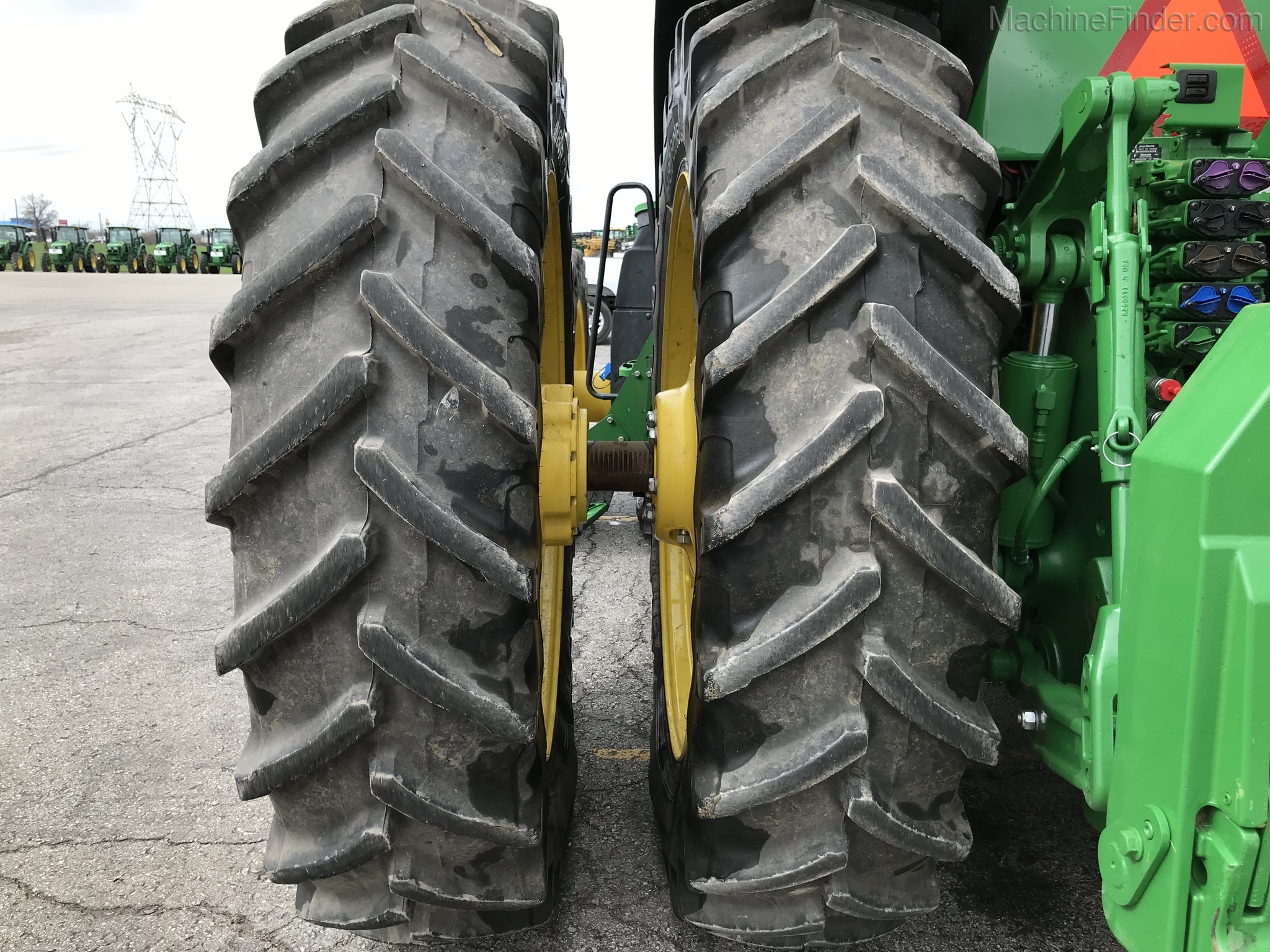 2019 John Deere 8320R Image 14