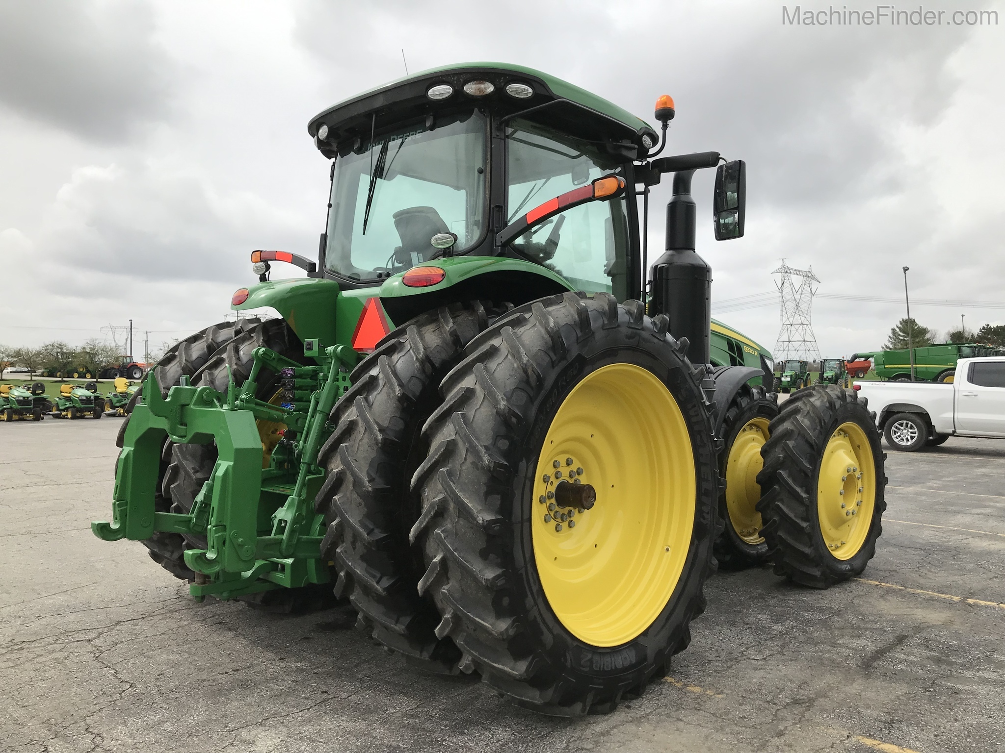 2019 John Deere 8320R Image 8