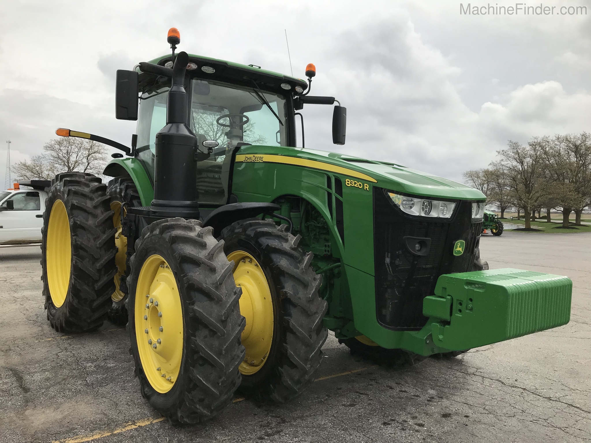 2019 John Deere 8320R Image 6