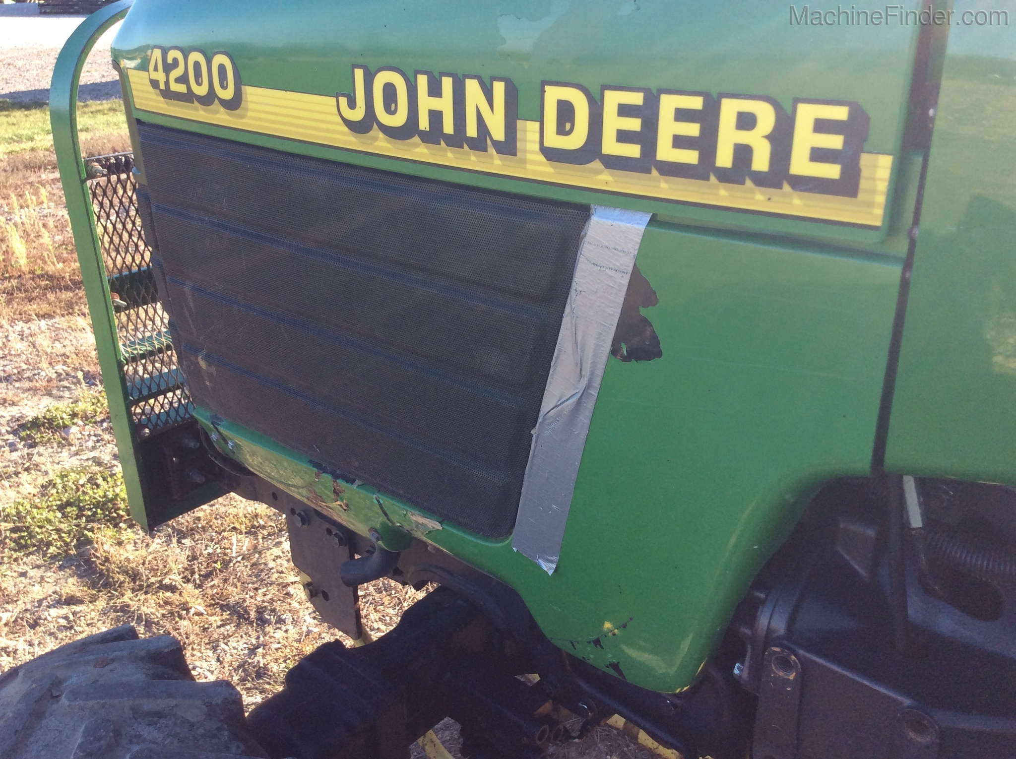 1998 John Deere 4200 Image 7
