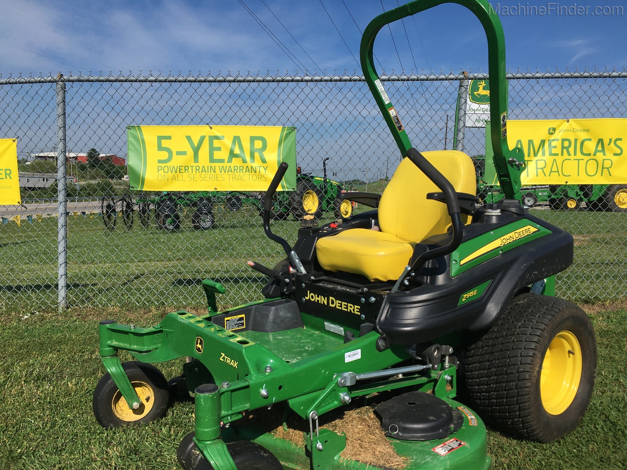 2017 John Deere Z915E Image 1