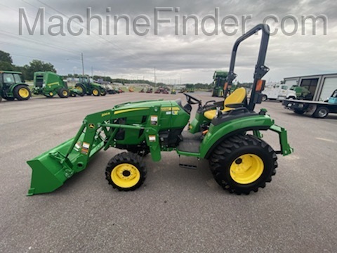 2020 John Deere 2032R Image 3