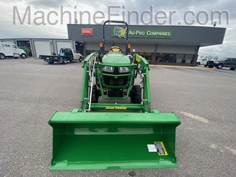 2020 John Deere 2032R Image 1