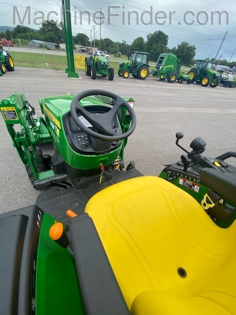 2020 John Deere 2032R Image 5