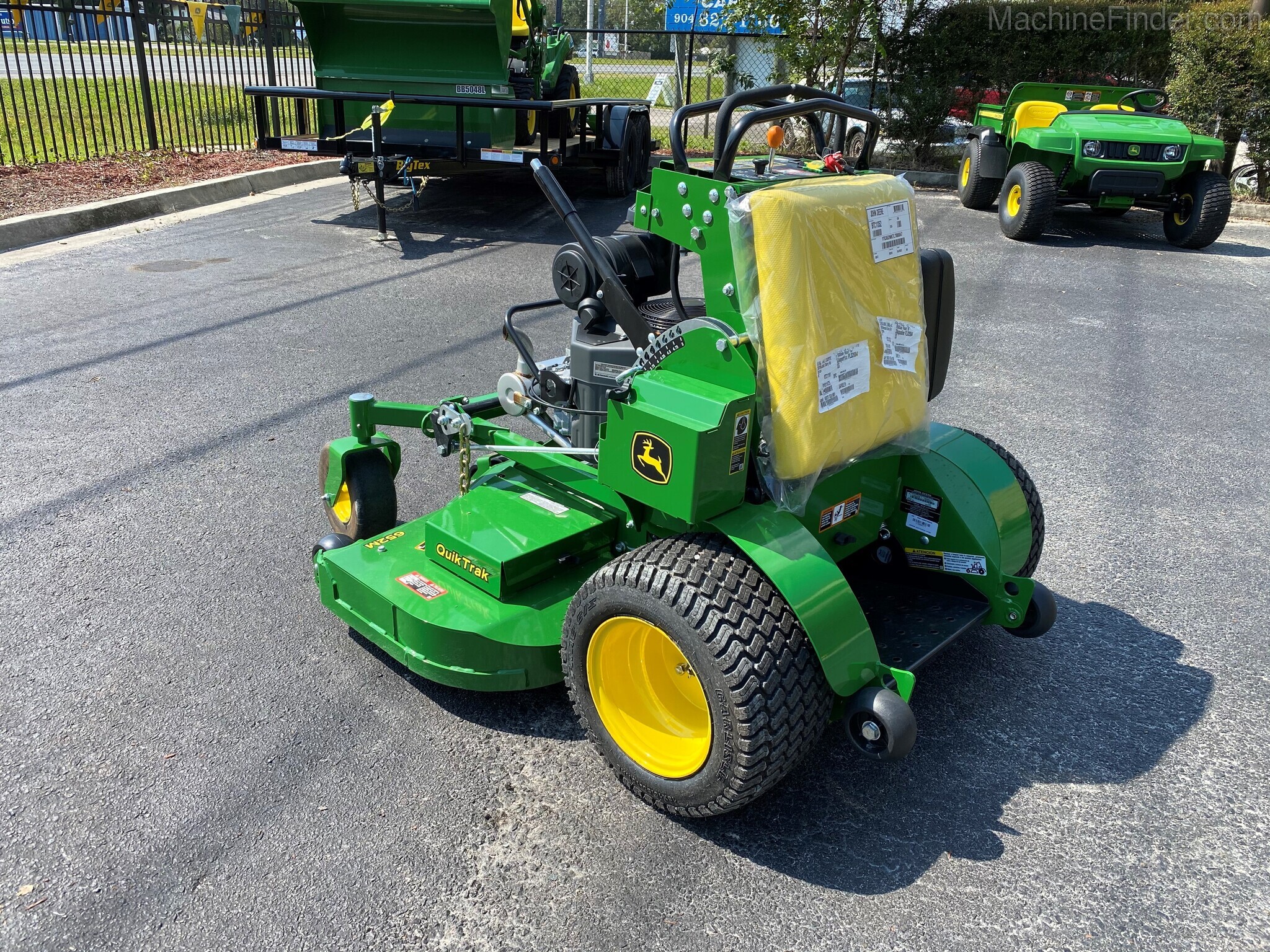 2021 John Deere 652M Image 2