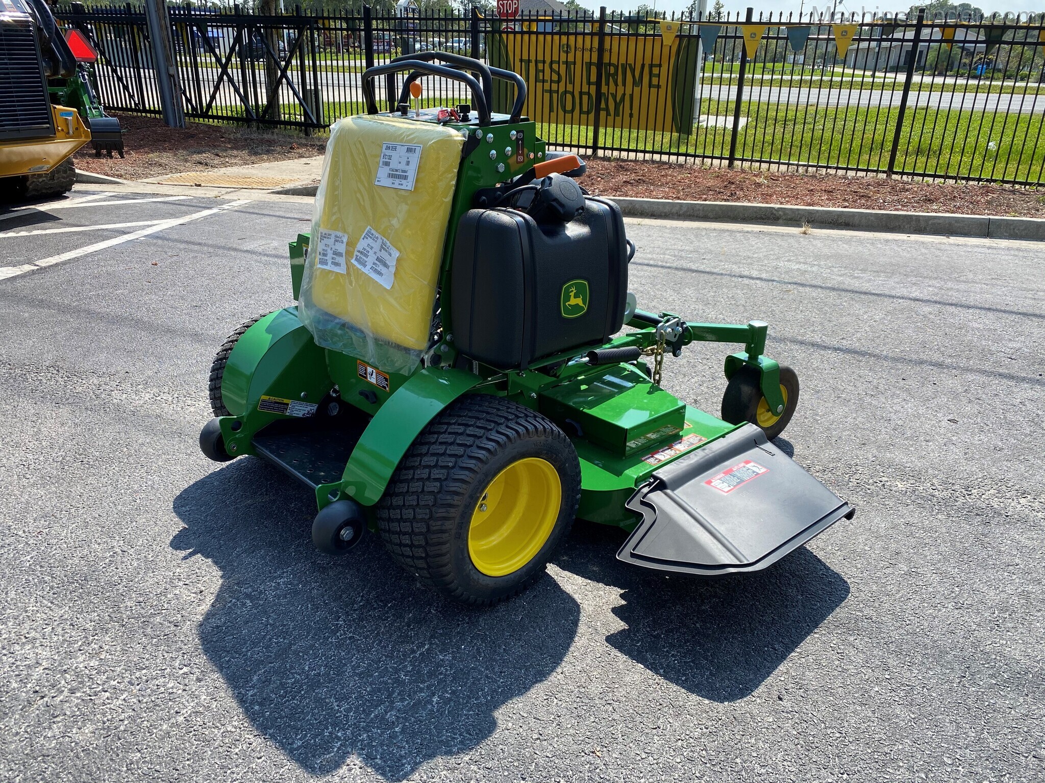 2021 John Deere 652M Image 3