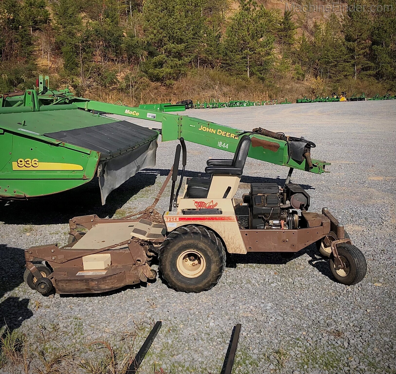 Grasshopper 725K FRONT DECK MOWER Image 2