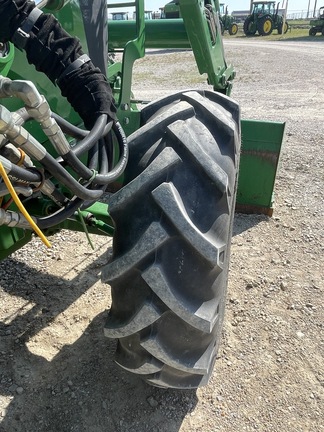 2014 John Deere 6105D Image 3