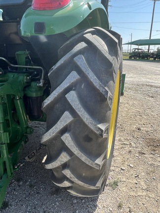 2014 John Deere 6105D Image 4