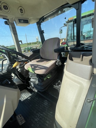 2014 John Deere 6105D Image 7