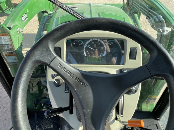 2018 John Deere 3039R Image 3