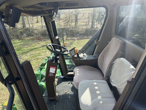 2017 John Deere CP690 Photo 3