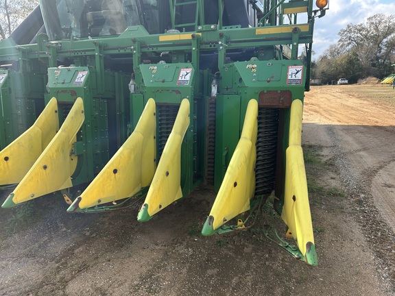 2017 John Deere CP690 Photo 6