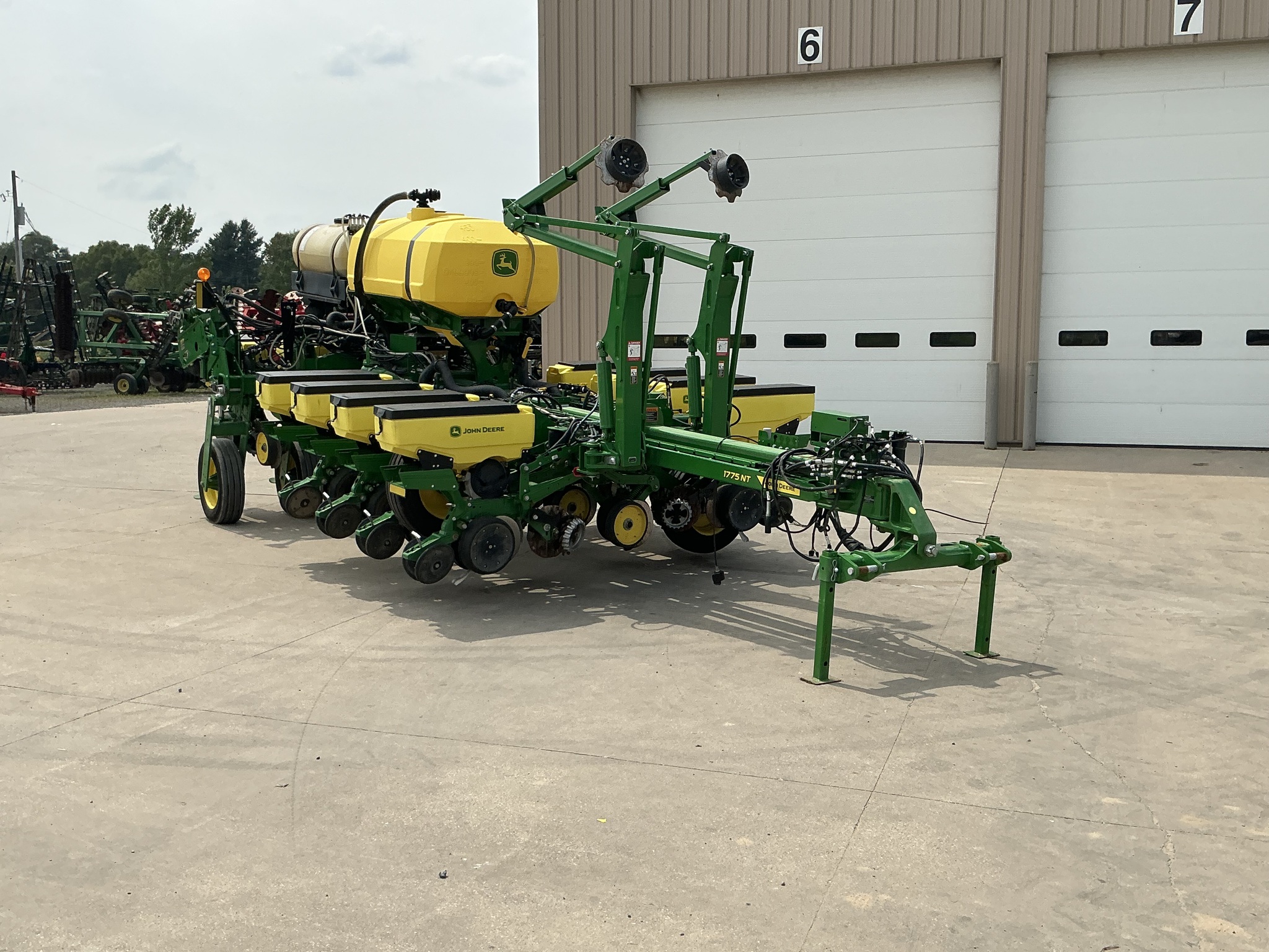 2023 John Deere 1775NT Image 3