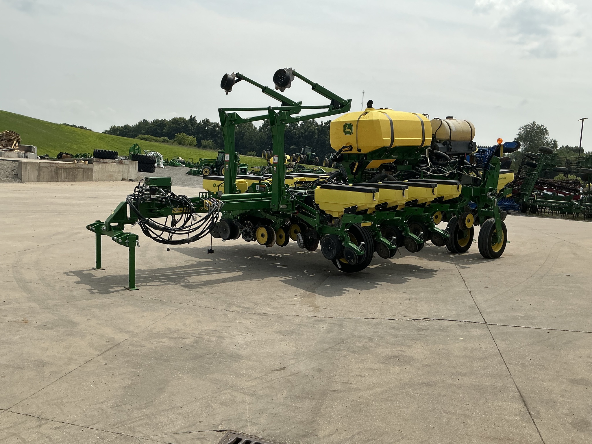 2023 John Deere 1775NT Image 2