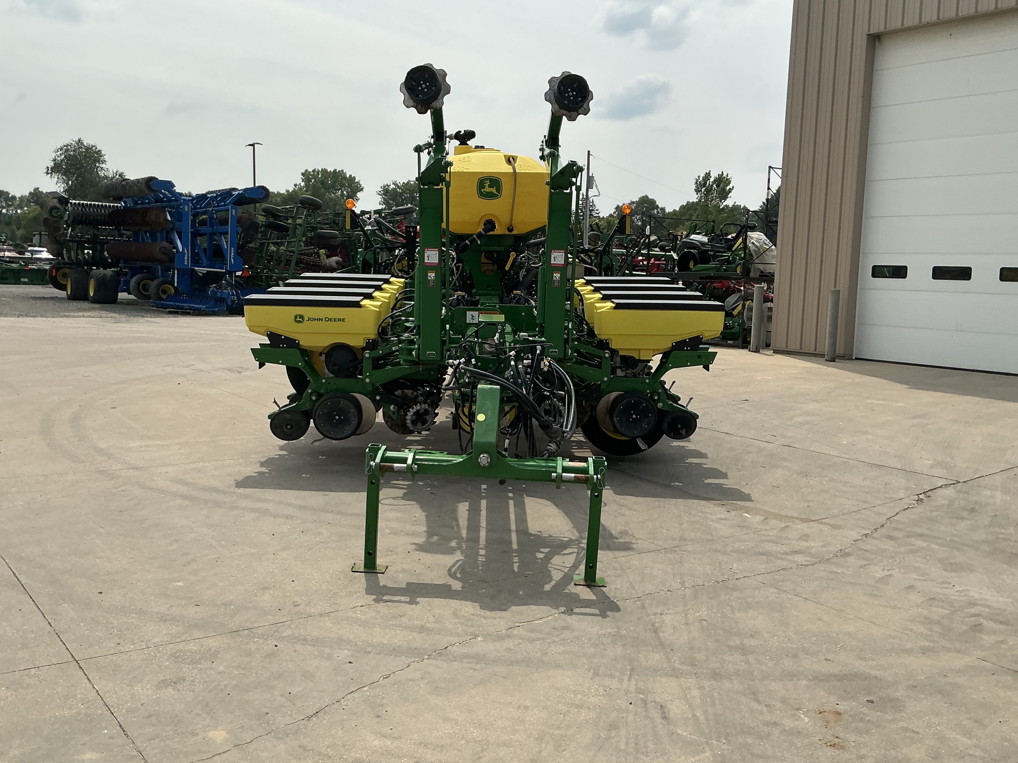 2023 John Deere 1775NT Image 4