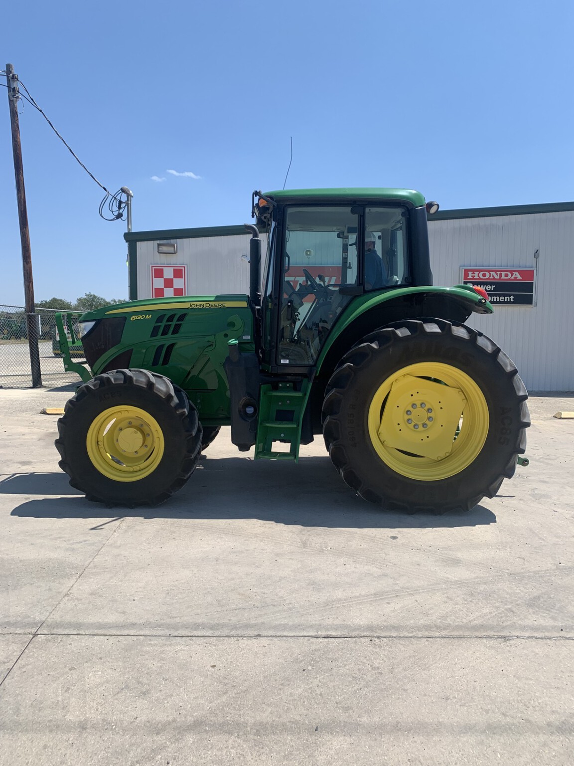2019 John Deere 6130M Image 3