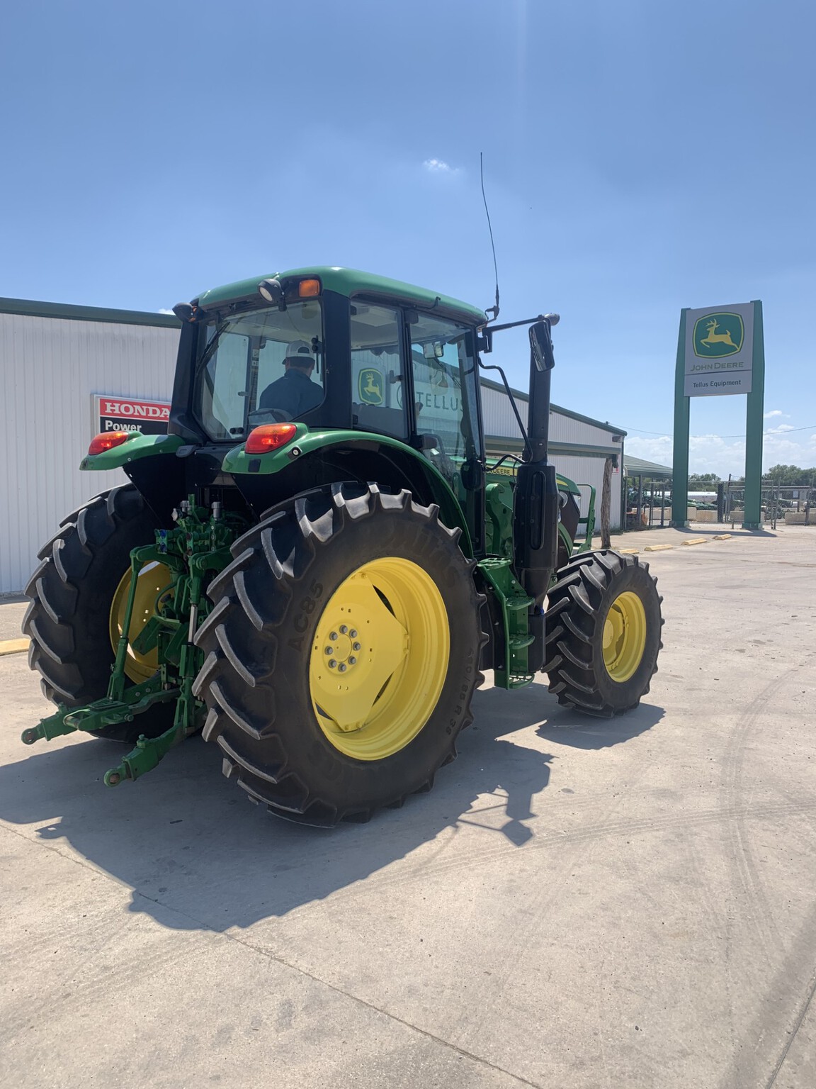 2019 John Deere 6130M Image 5