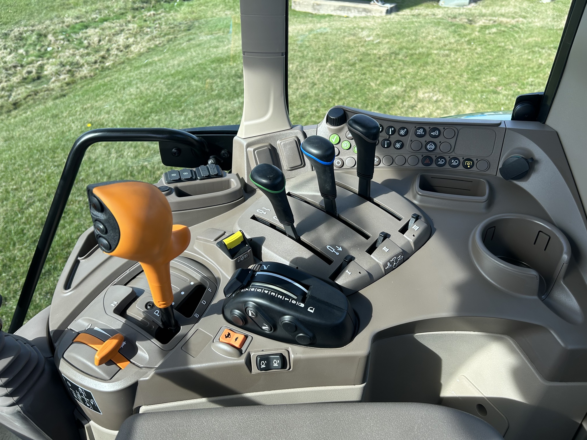 2024 John Deere 6110M Image 9