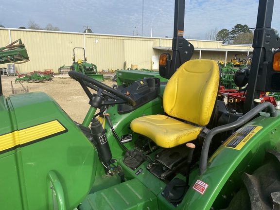 2022 John Deere 5045E Photo 4