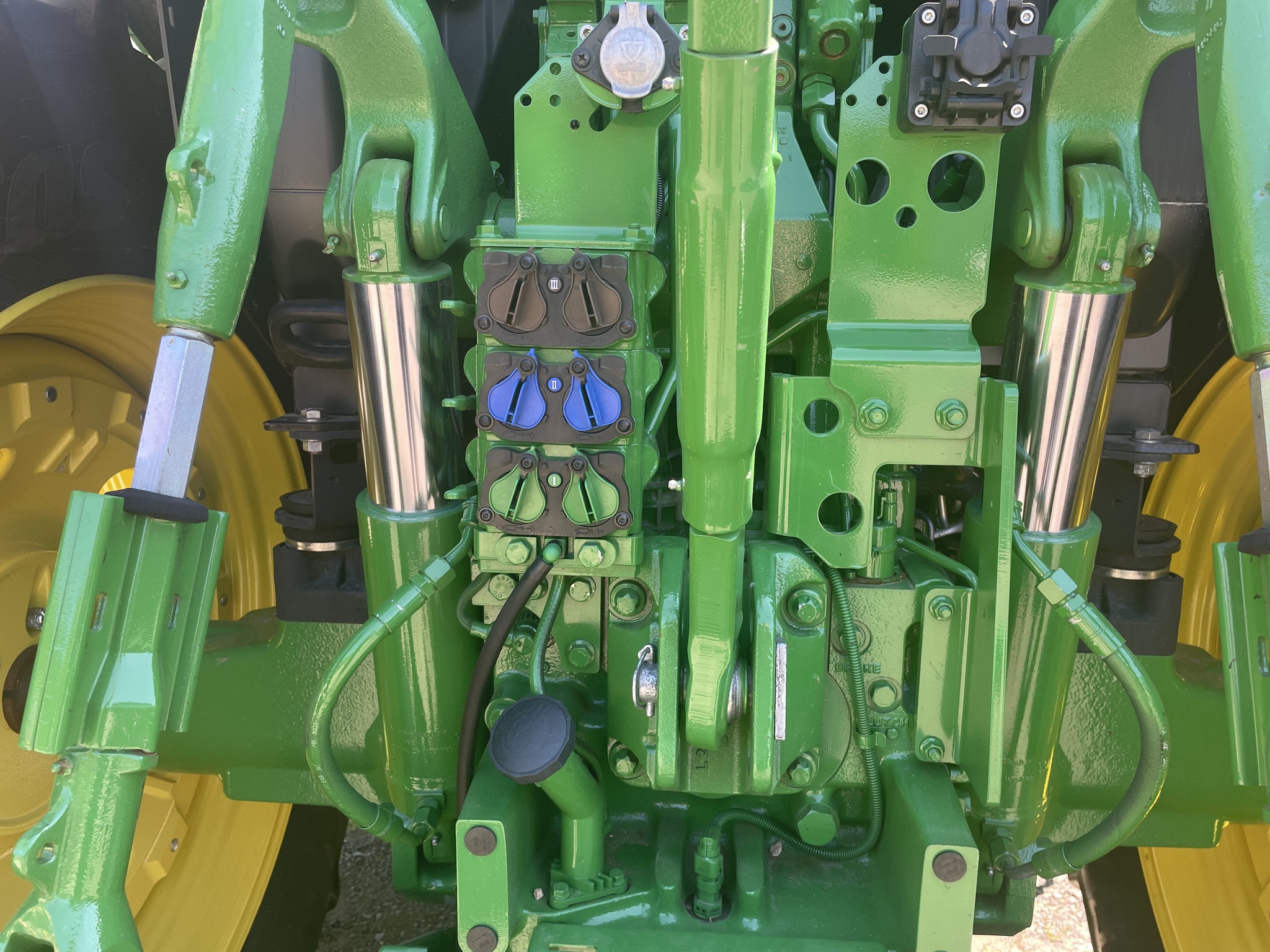 2023 John Deere 6R 145 Image 6