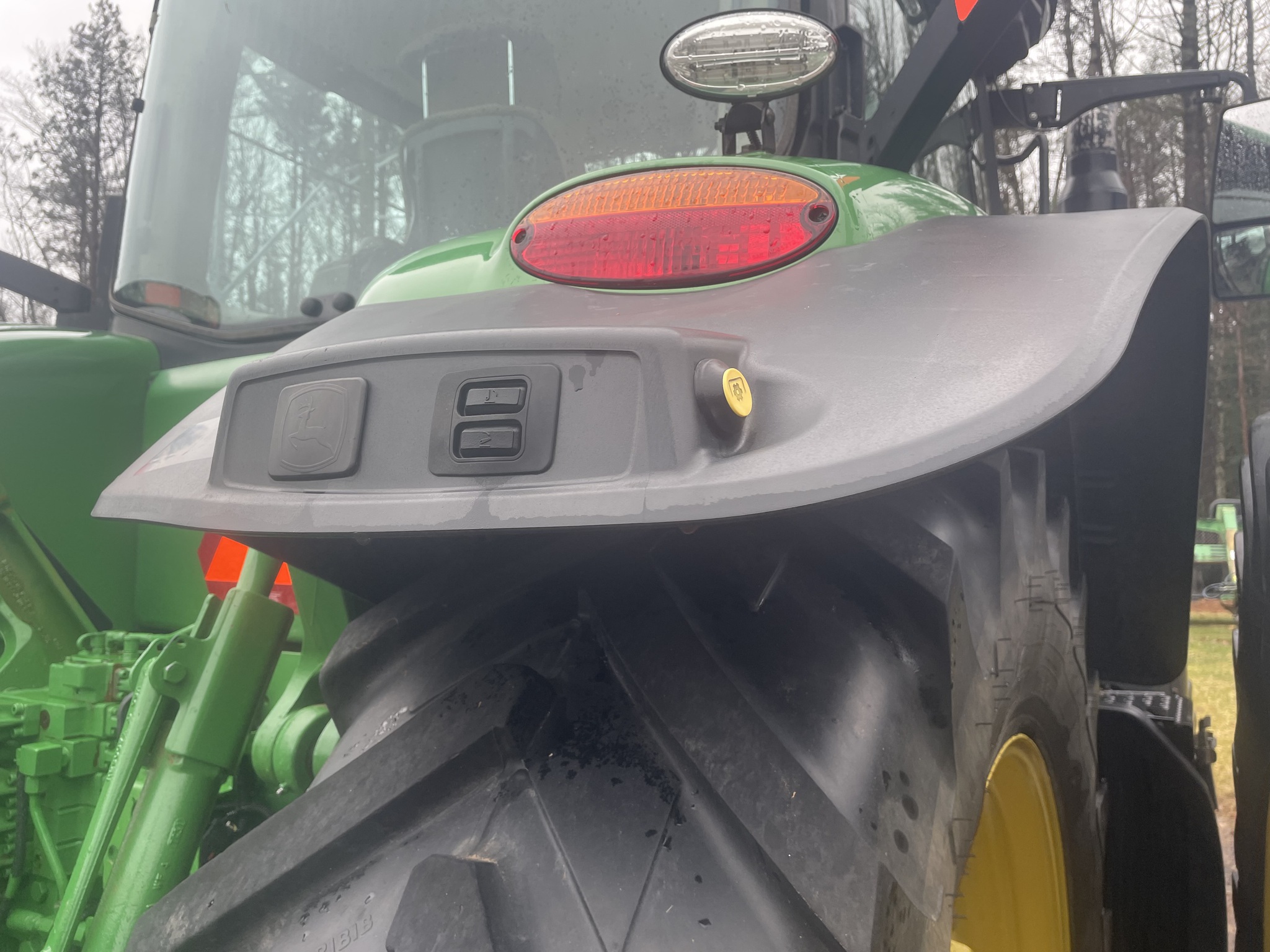 2018 John Deere 7210R Image 11