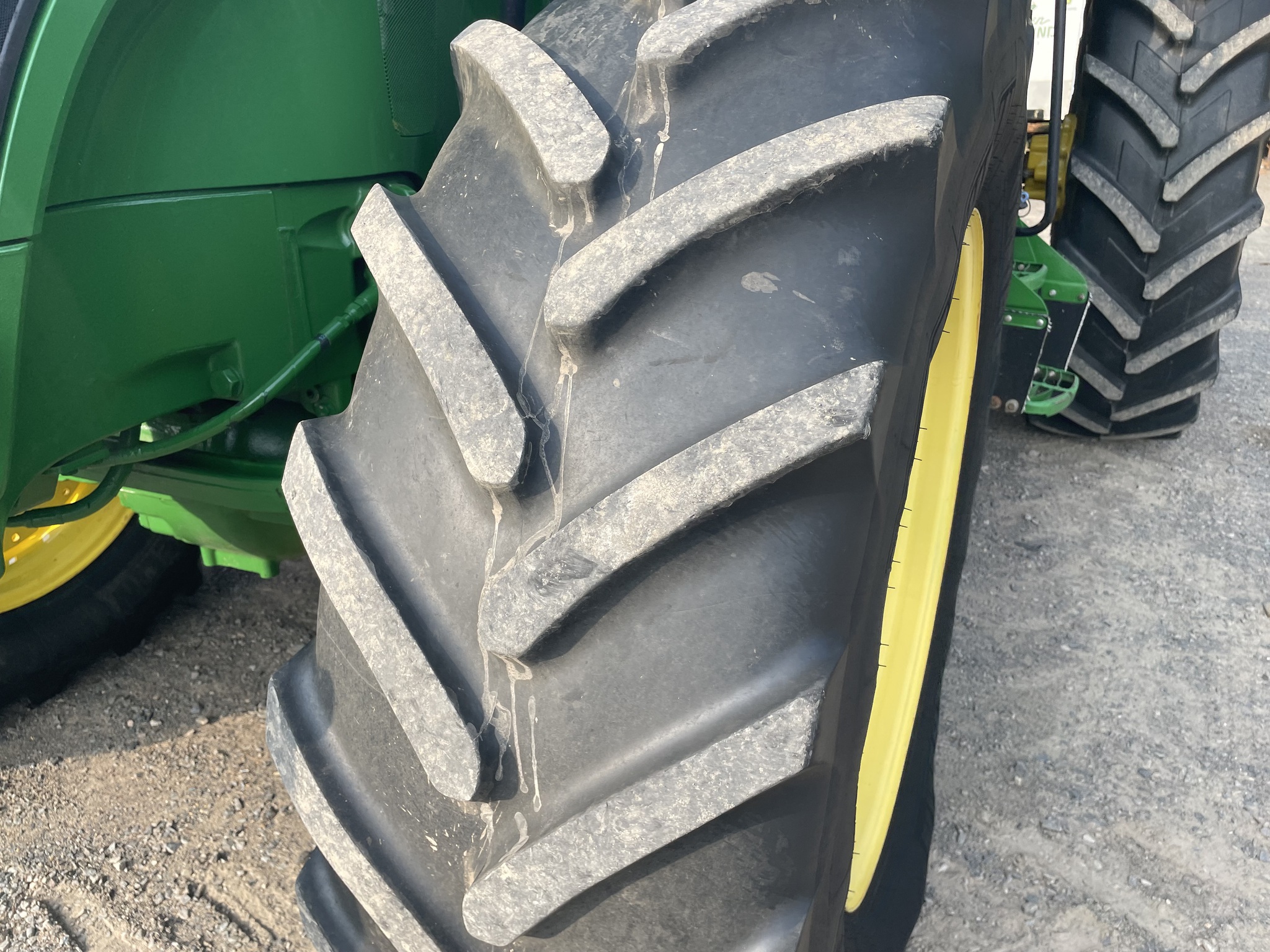 2018 John Deere 7210R Image 10