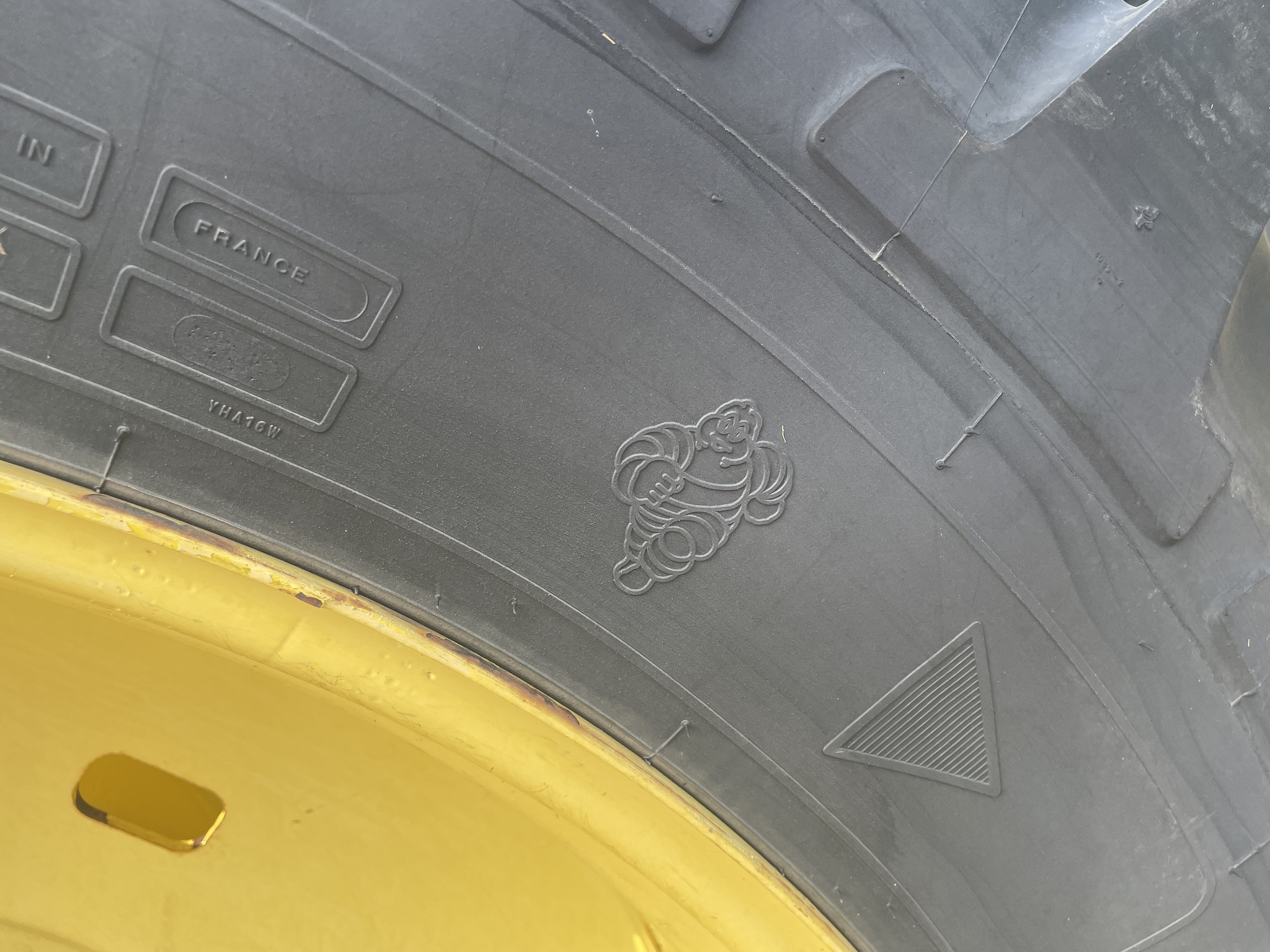 2018 John Deere 7210R Image 18