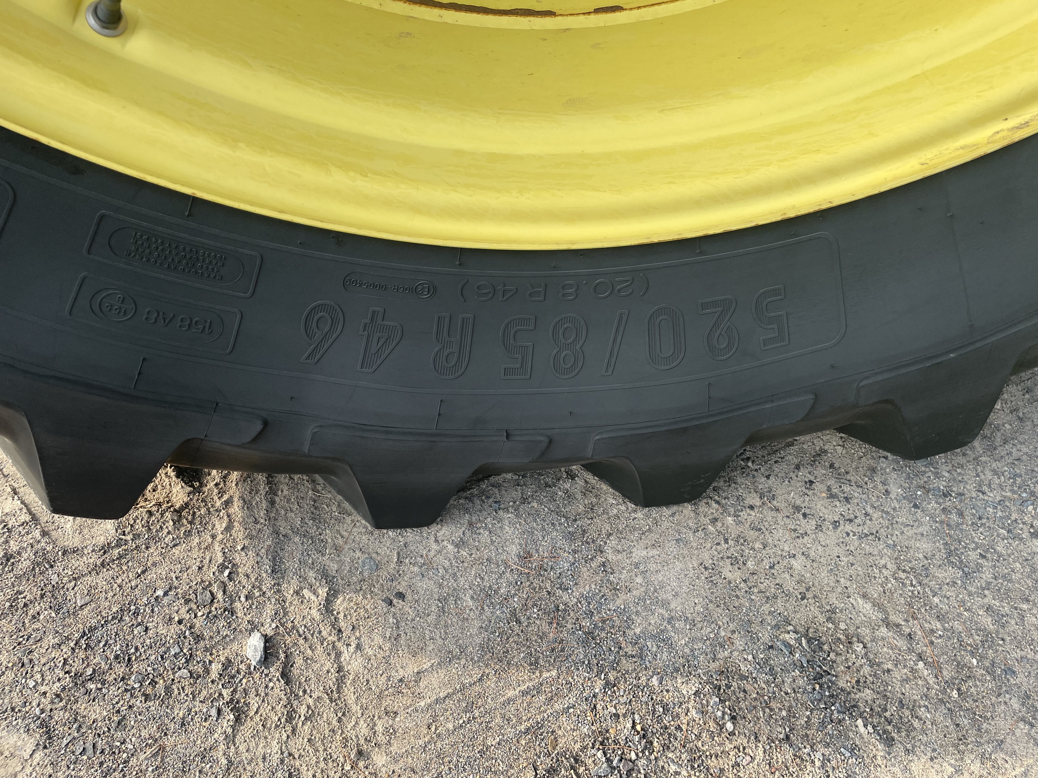 2018 John Deere 7210R Image 17