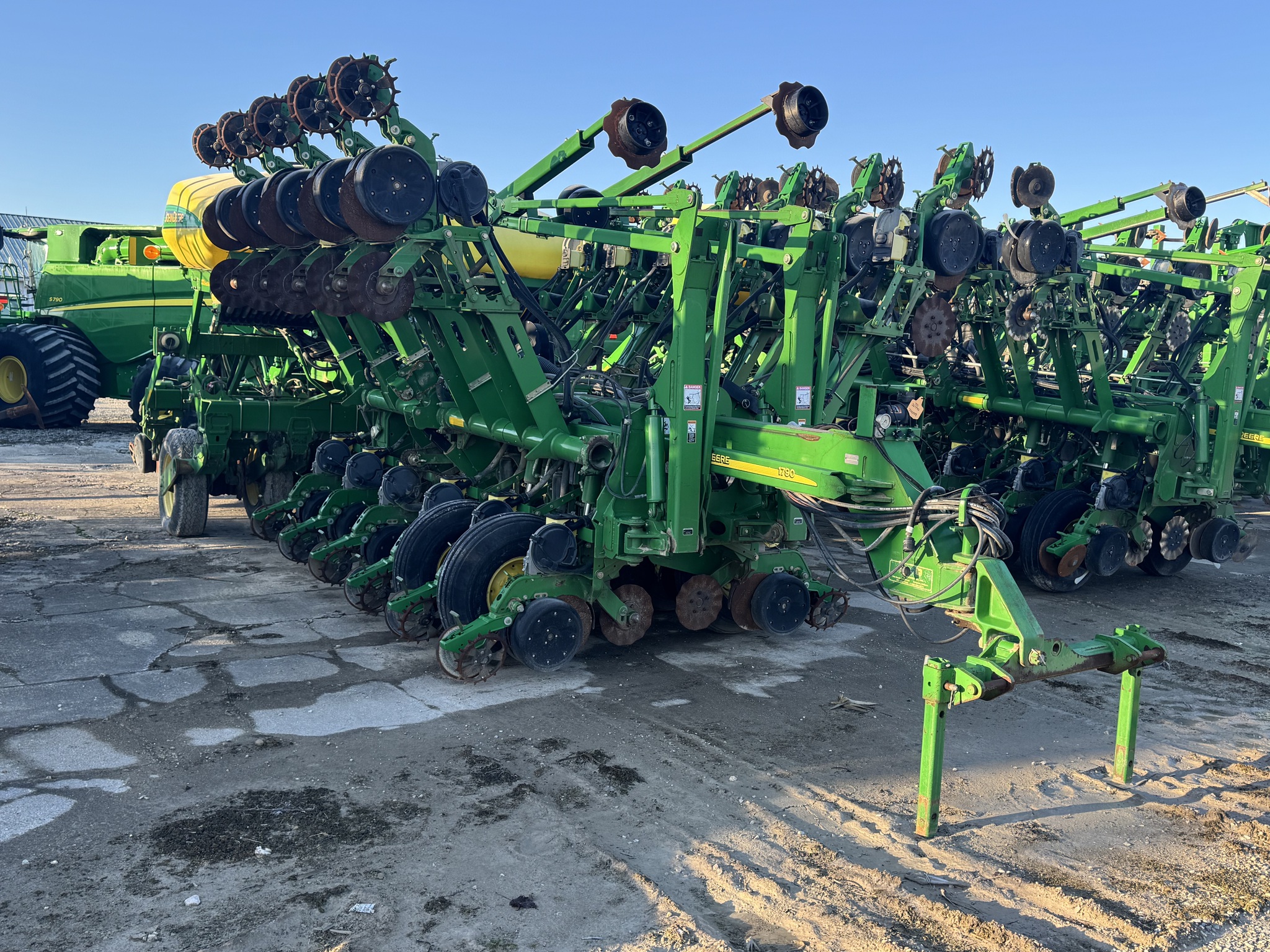 2003 John Deere 1790 Image 1