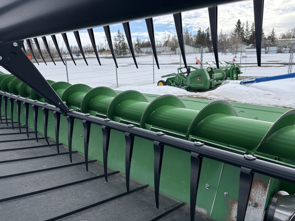 Used 2017 John Deere 640FD Combine Platforms at Horizon Ag & Turf in Edmonton West, AB - Photo8