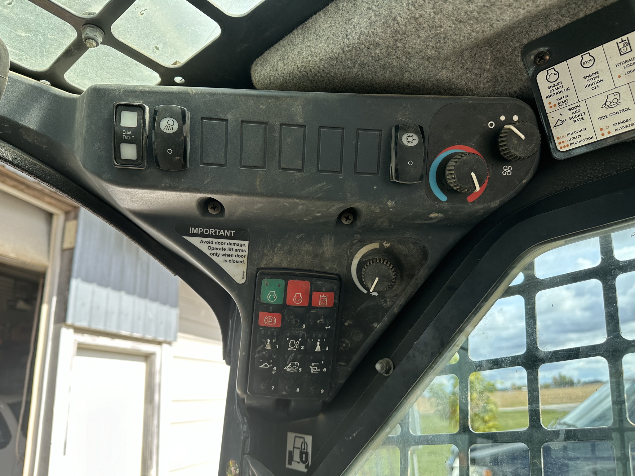 2021 John Deere 317G Image 26