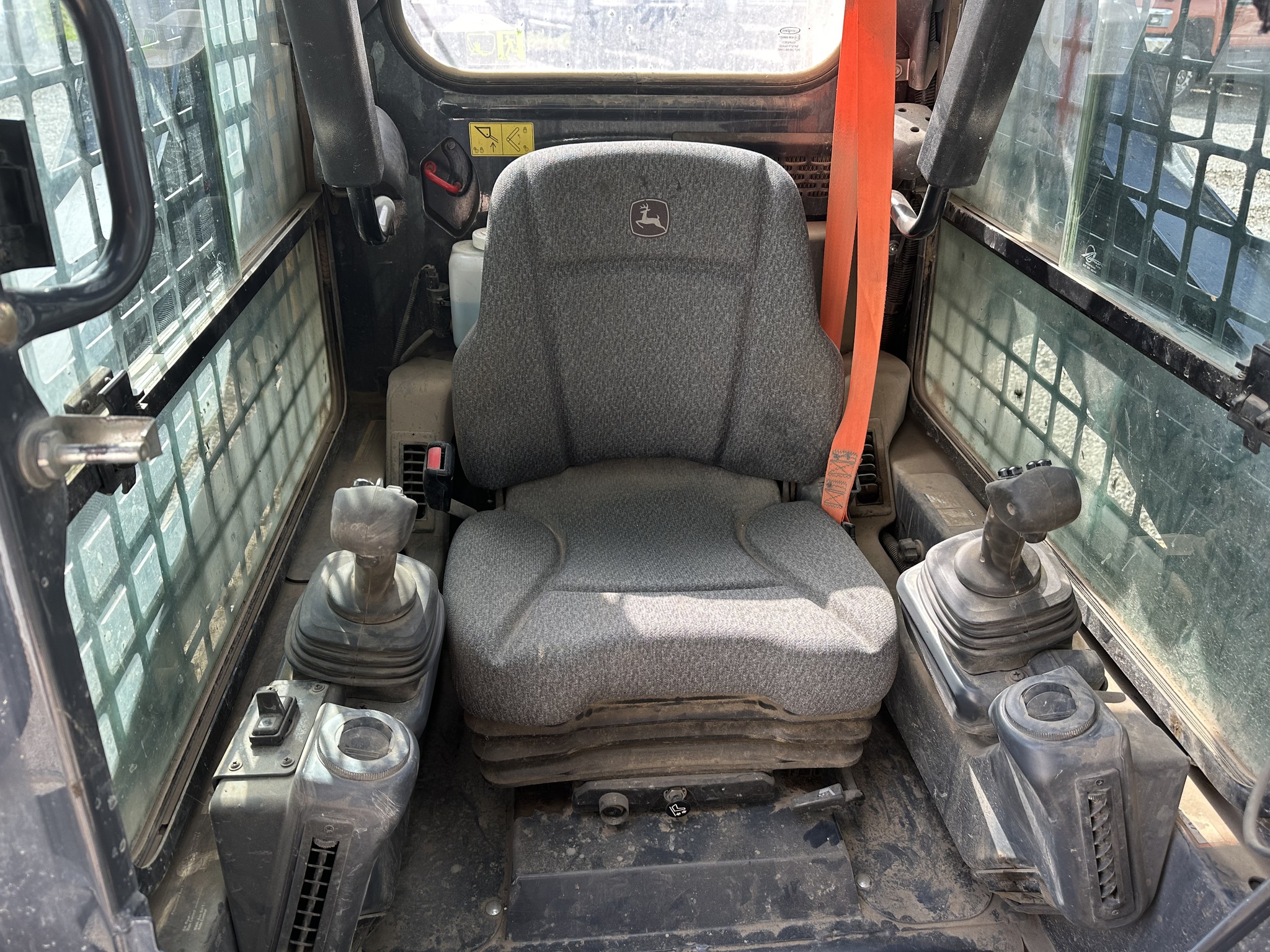 2021 John Deere 317G Image 25