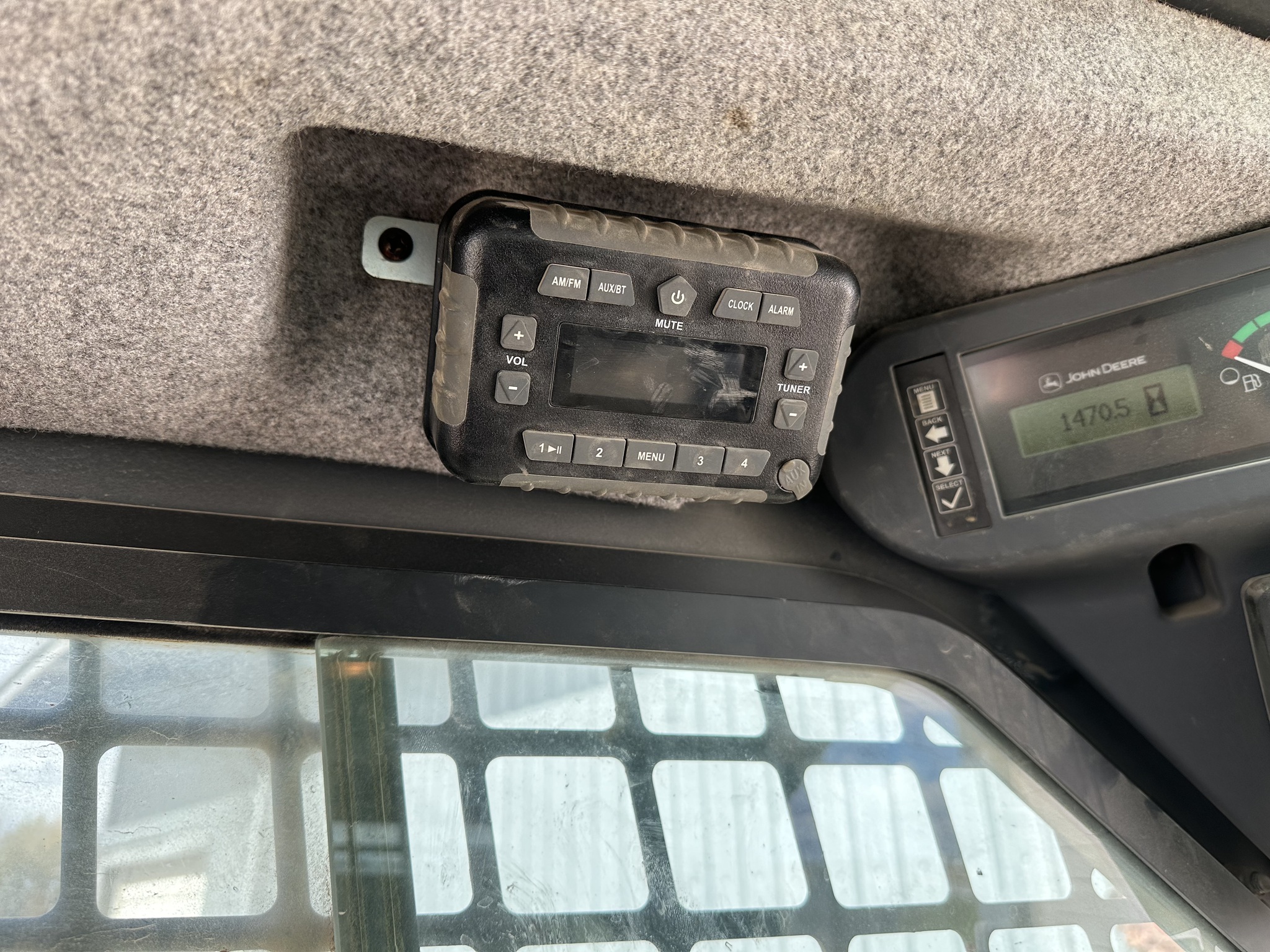 2021 John Deere 317G Image 28