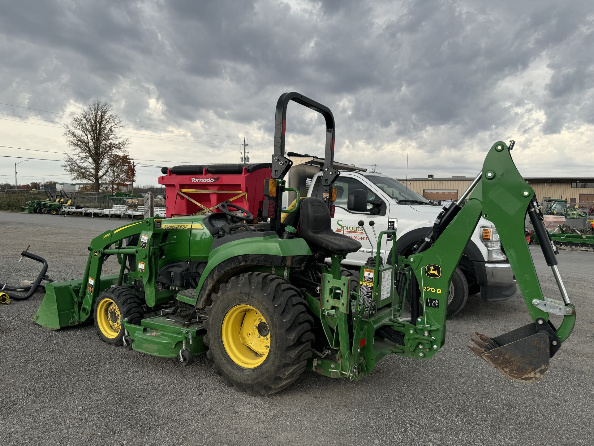2022 John Deere 2038R Image 2